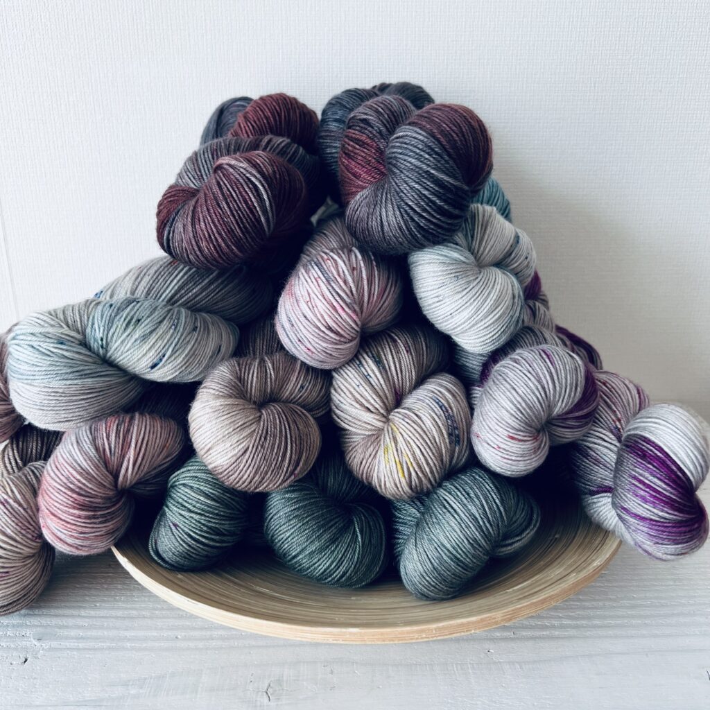 手染め毛糸作家による手染め毛糸のかせ集合