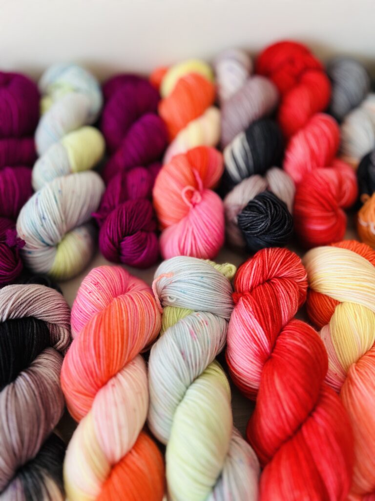 手染め作家によるカラフルな手染め毛糸 Basler Fasnachtコレクション