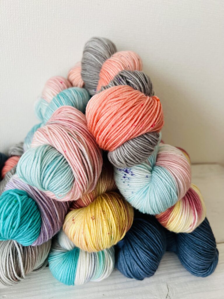 手染め作家によるカラフルな手染め毛糸 Basler Fasnachtコレクション