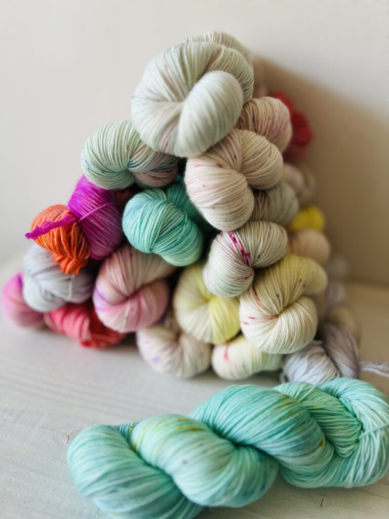 手染め作家によるカラフルな手染め毛糸 ウカレポンチコレクション