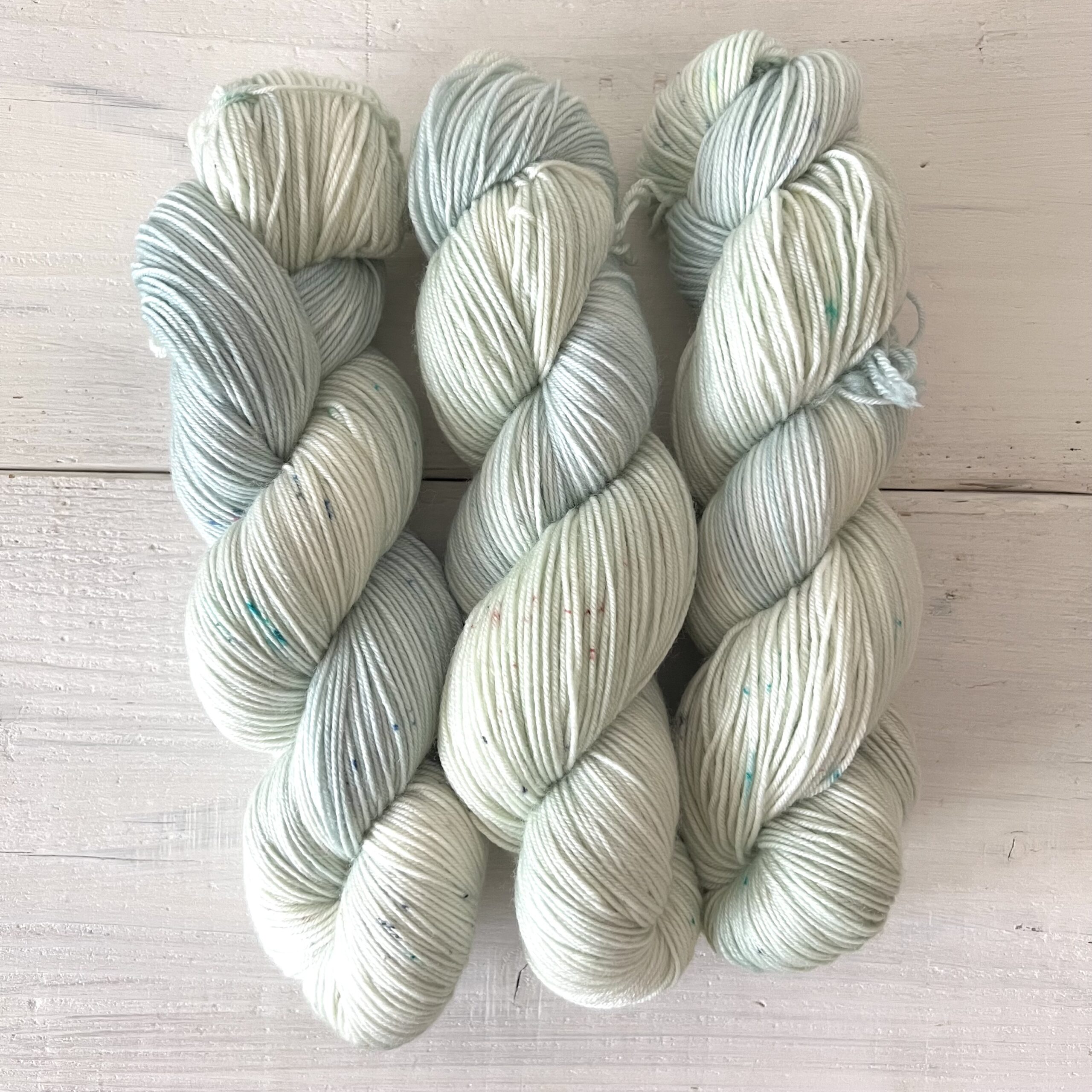 パステルミントの手染め毛糸のカセ全体