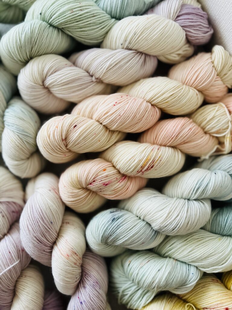 手染め作家によるパステルな手染め毛糸Mermaid eyeコレクション