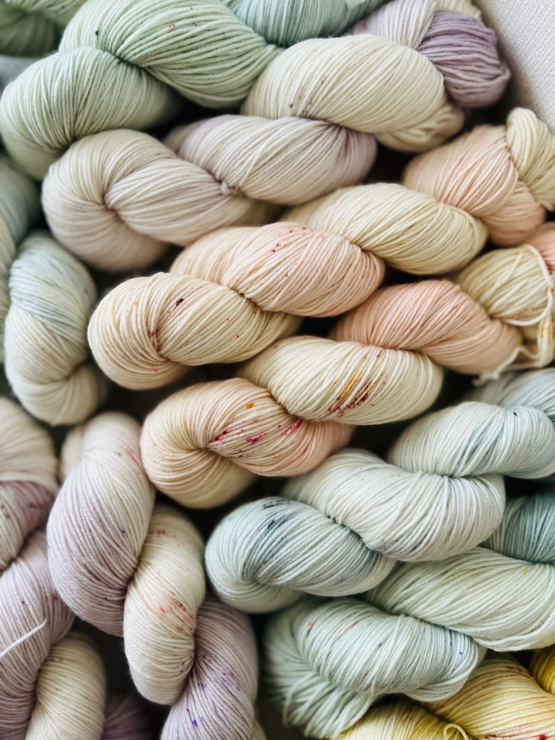 手染め作家によるパステルな手染め毛糸Mermaid eyeコレクション