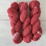手染め毛糸 Tyrol Colore Edelweiß-Feuer レッド系のかせ全体写真