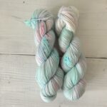 手染め毛糸 Little Likka’s Cupcake Party Unicorn Whipped Cream ブルー系のかせ全体写真